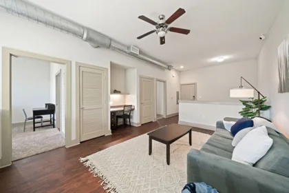 Alojamiento entero en residencia en 614 Holleman Dr E, College Station, TX 77840, United States, imagen 4 de 33
