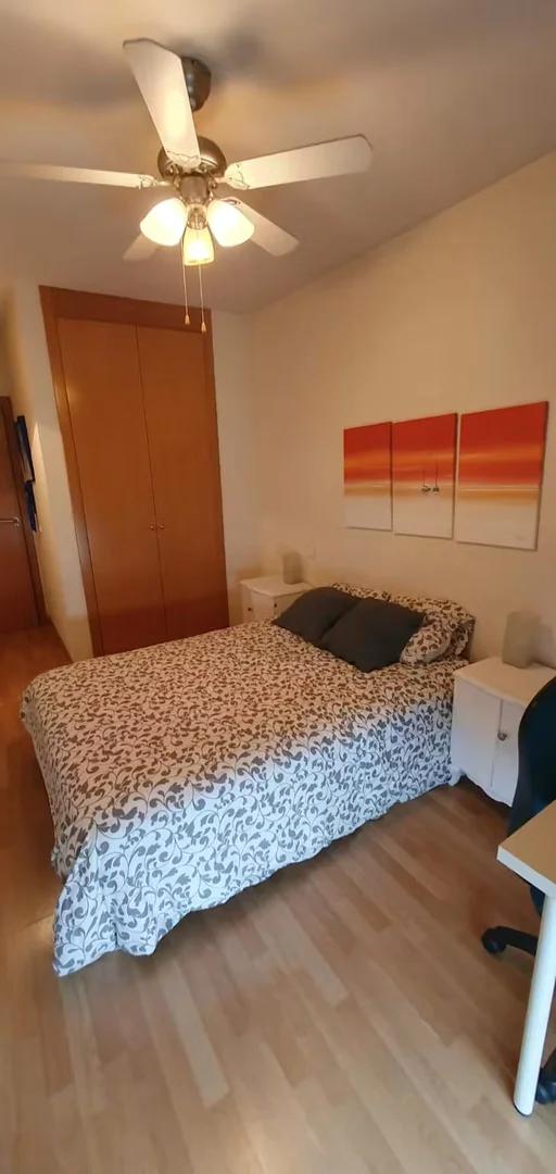 'de modern olanaklara sahip öğrenci dostu oda