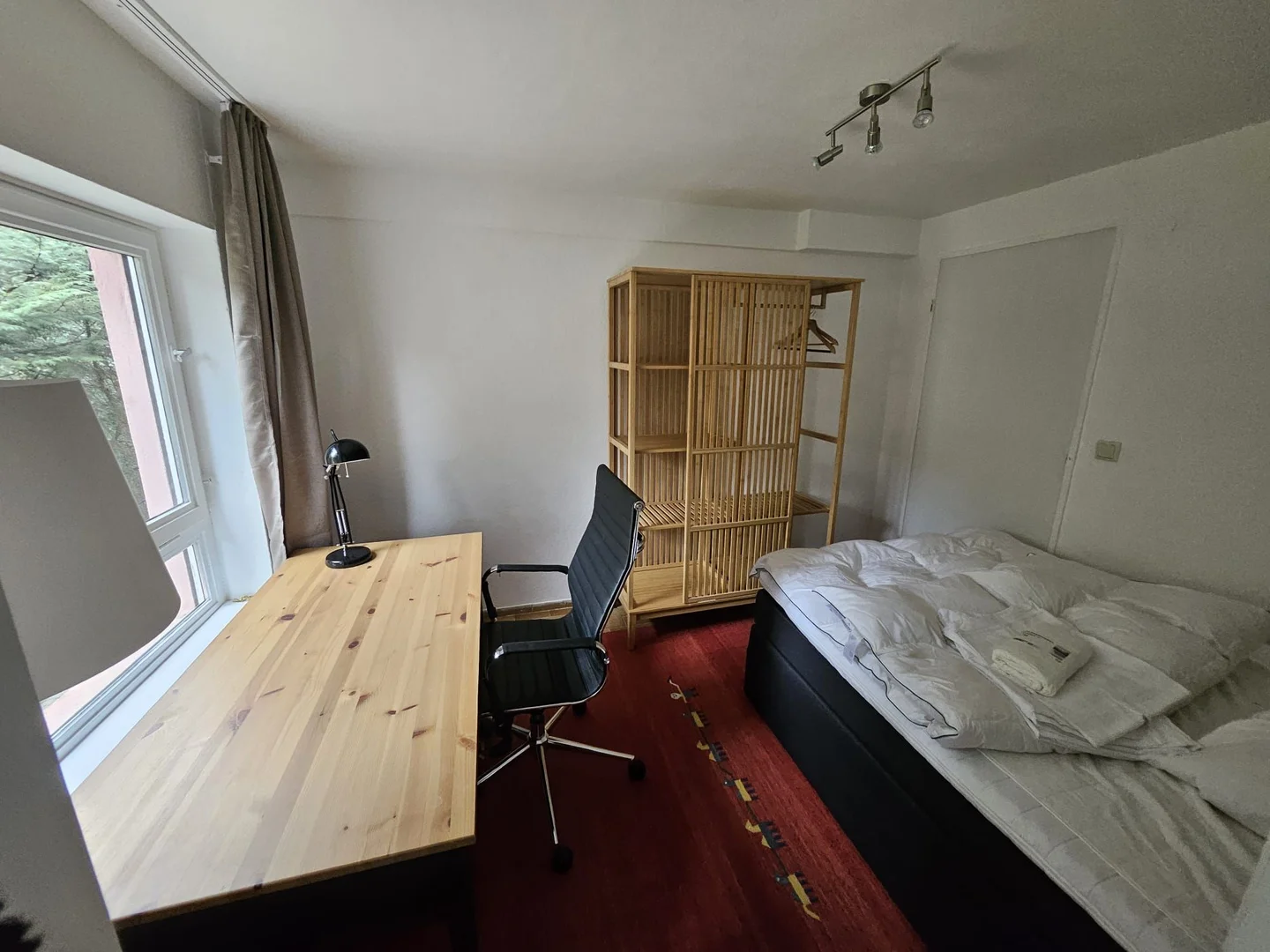 Student-friendly room in  with modern amenities