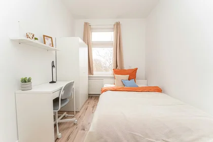 Quarto barato em {area}