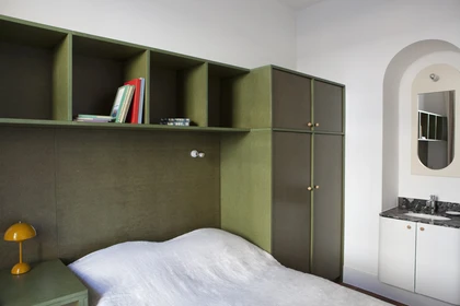Private room at Saint-Gilles, Saint-Gilles, image 47 of 51