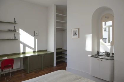 Private room at Saint-Gilles, Saint-Gilles, image 48 of 51