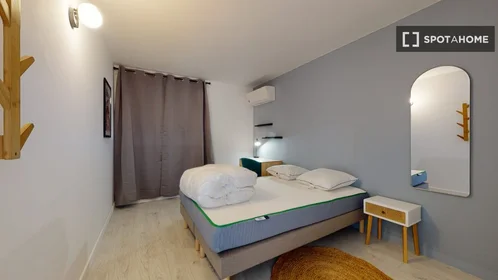 Stanza privata in rue de Camargue, immagine 17 di 19