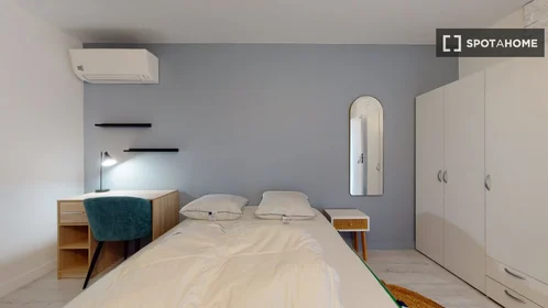 Stanza privata in rue de Camargue, immagine 18 di 19