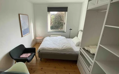 Stanza privata con letto matrimoniale {area}