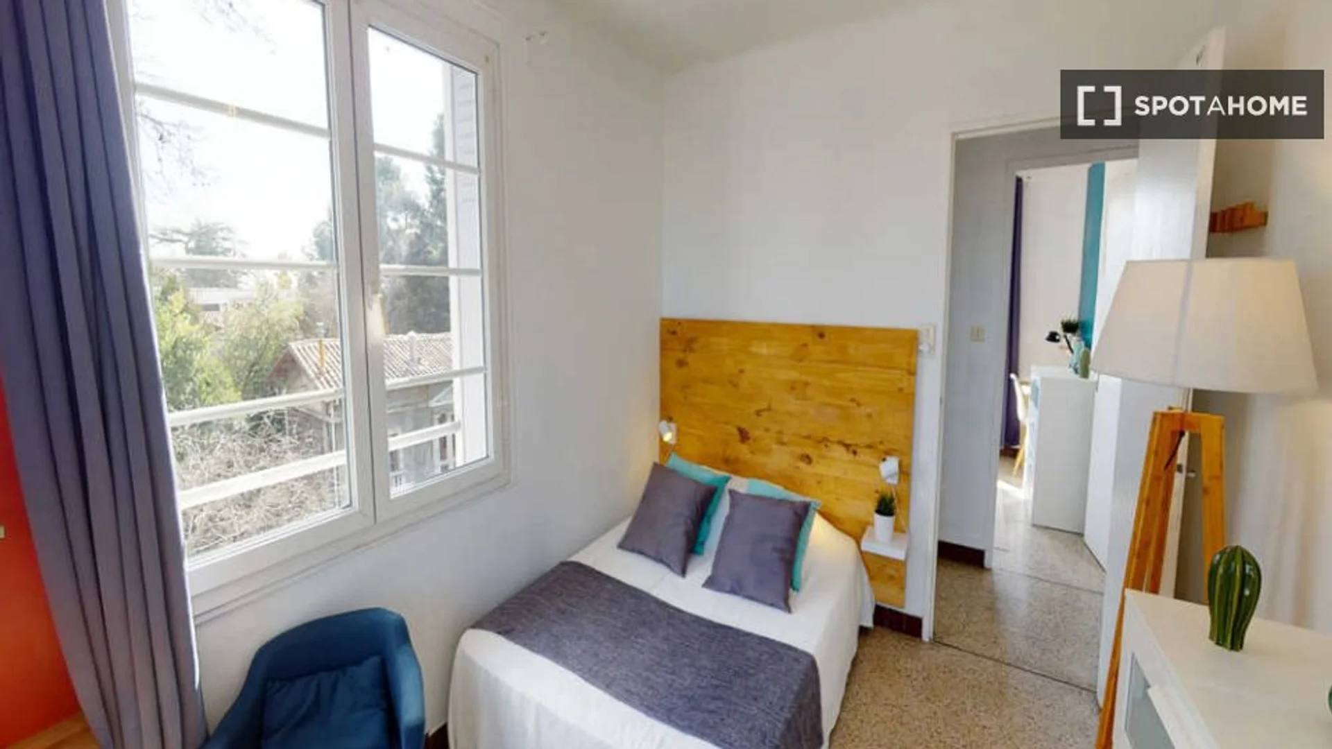 Economical student room with convenient location in 