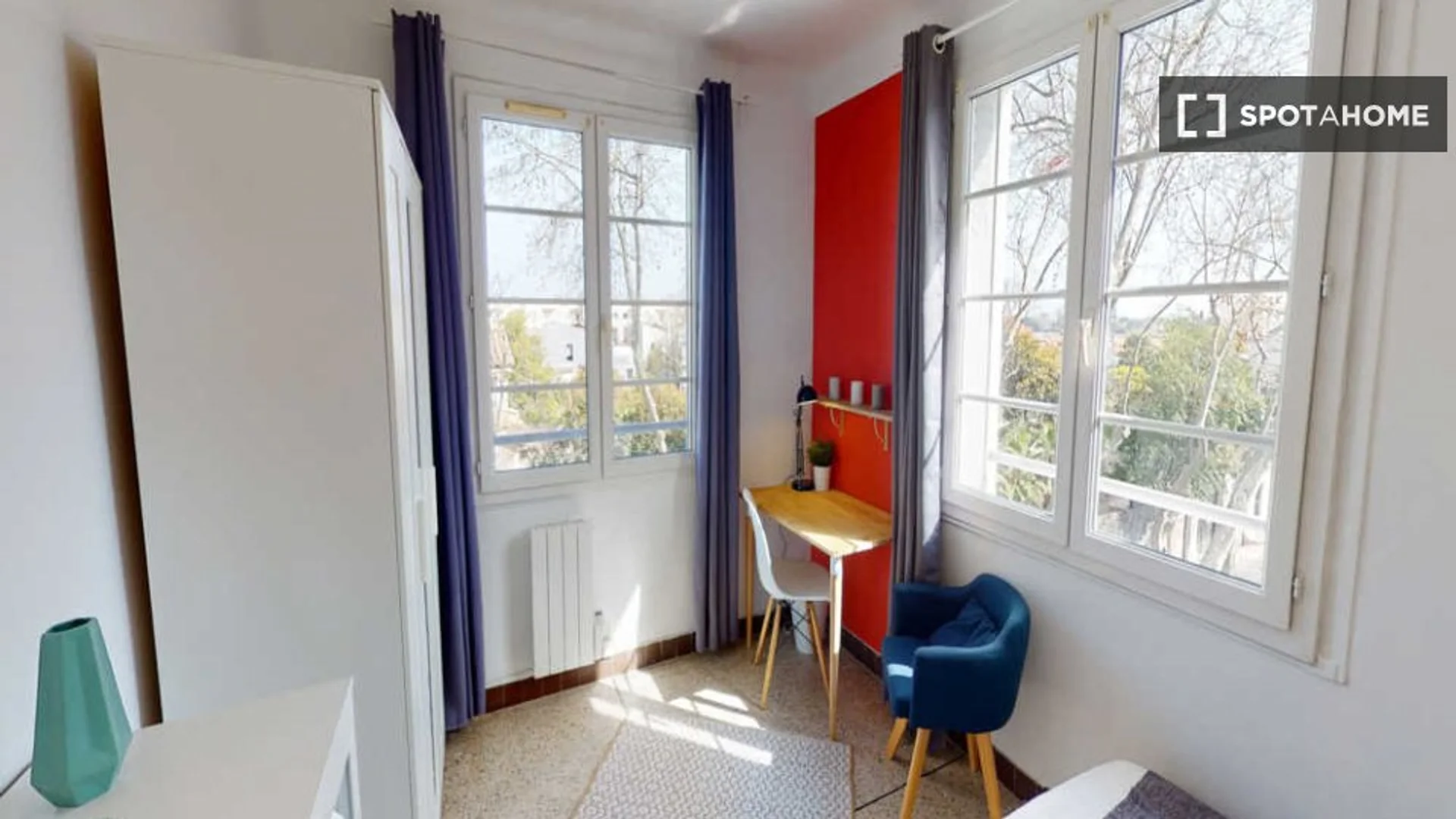 Economical student room with convenient location in 
