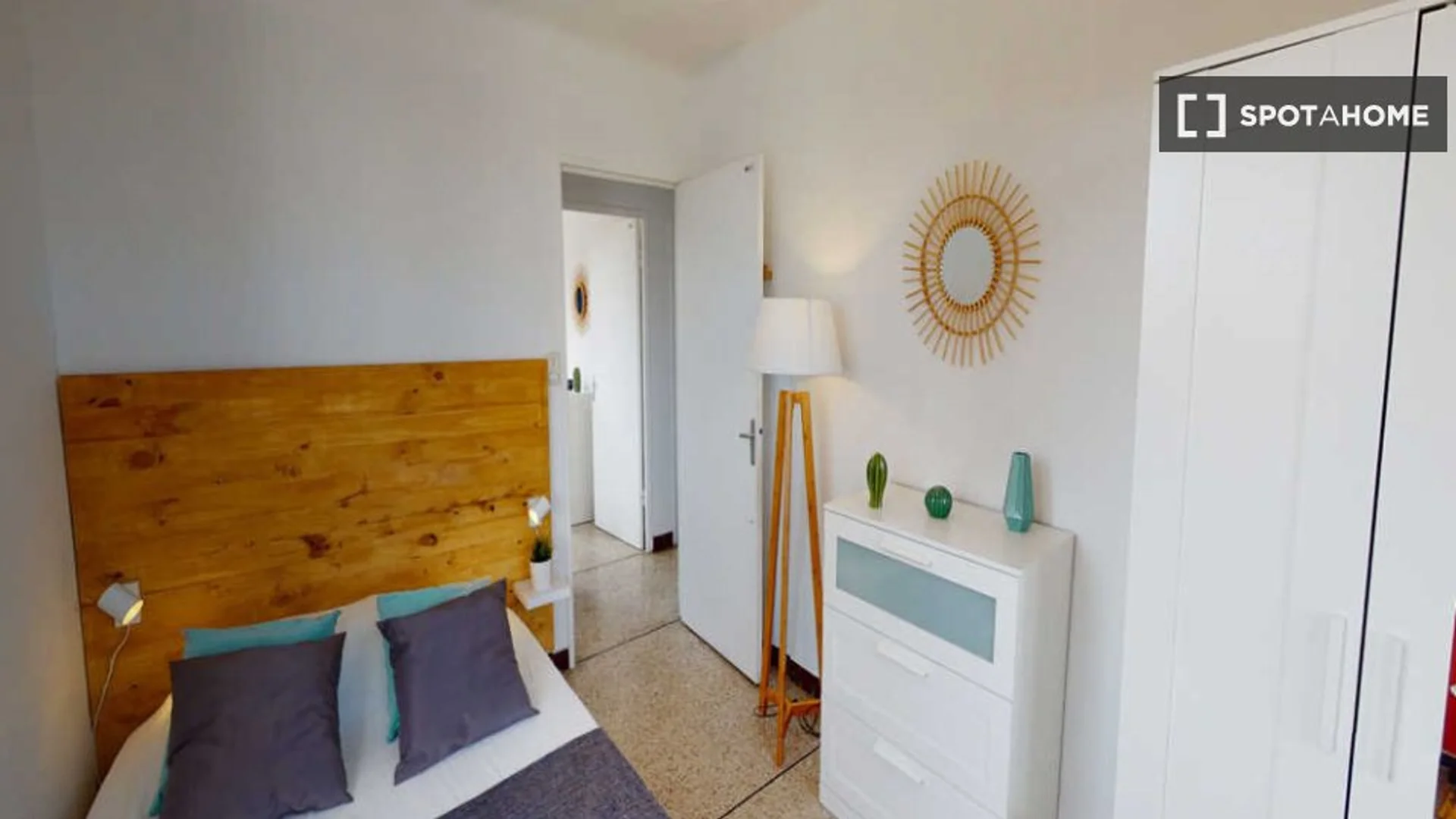 Economical student room with convenient location in 