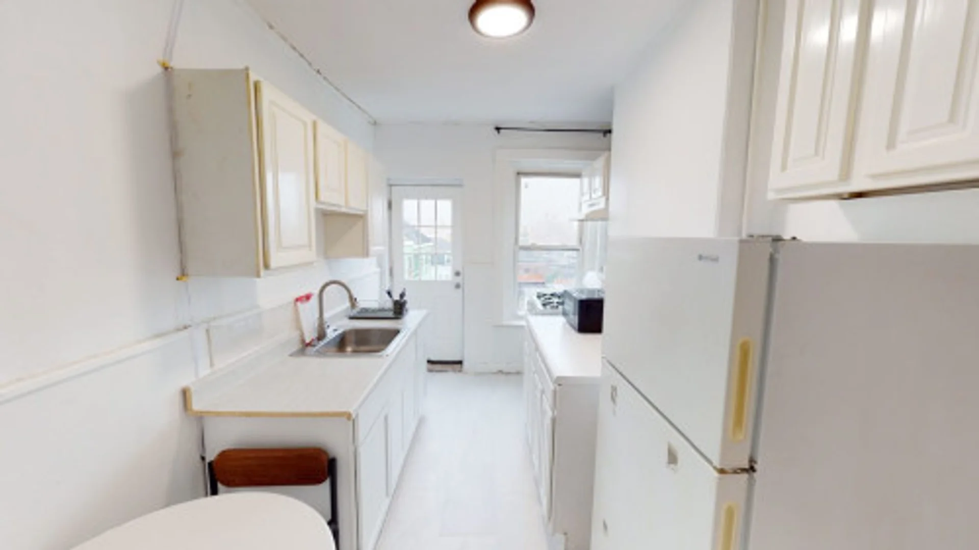 Affordable room for students with ample lighting in 