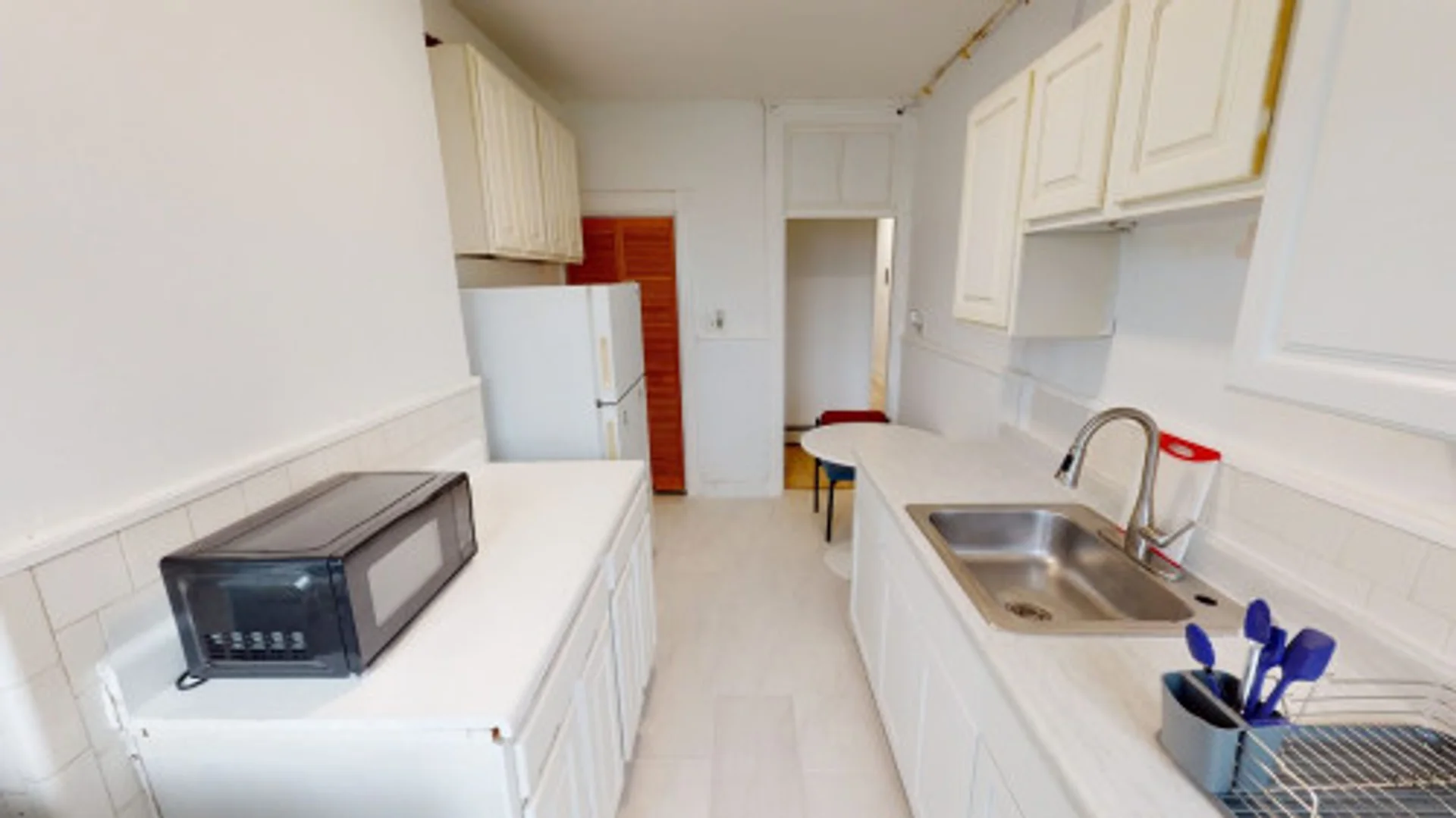 Bright and airy student room with easy university access in 