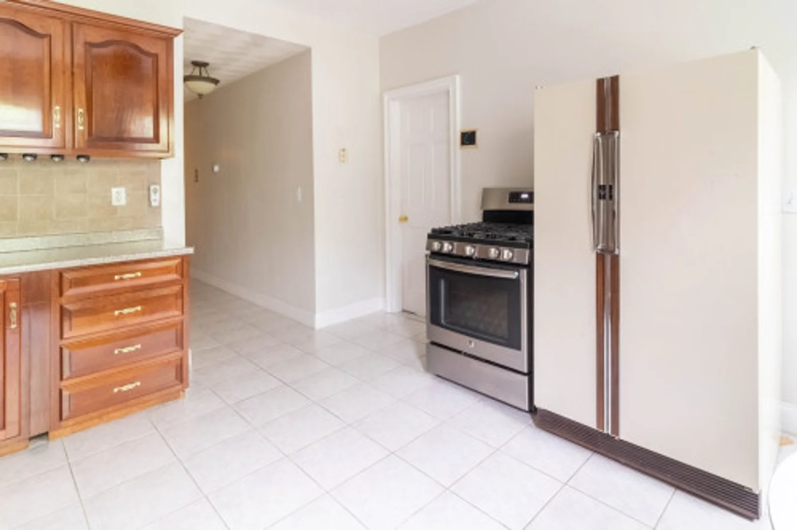 Chambre confortable pour étudiants disponible dans 