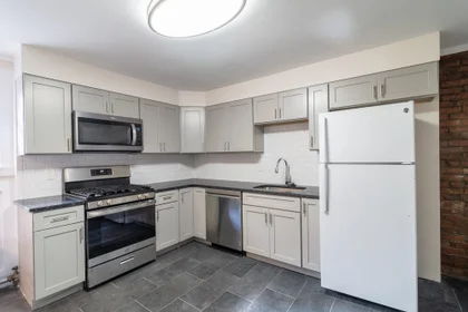 Quarto privado em #1734: Allston Boston 02134, imagem 1 de 10