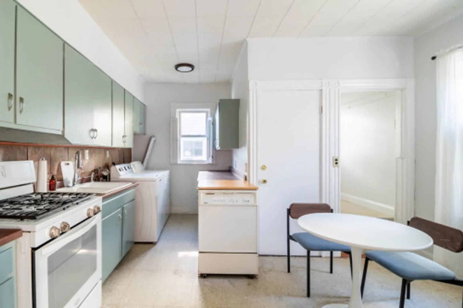Habitación estudiantil amplia y cómoda en 