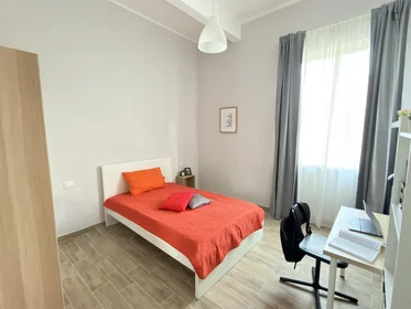 Quarto privado em Via Tirino, imagem 2 de 12