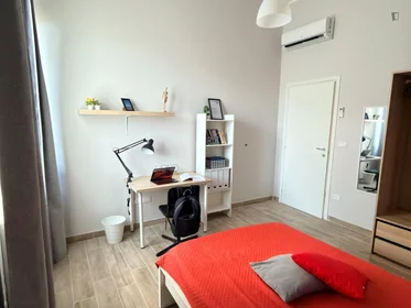 Quarto privado em Via Tirino, imagem 4 de 12
