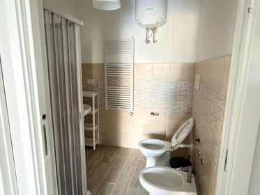 Quarto privado em Via Tirino, imagem 10 de 12