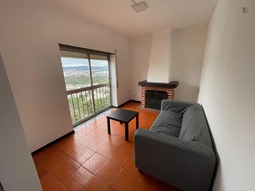 Stanza privata in R. da Volta das Calçadas, immagine 5 di 14