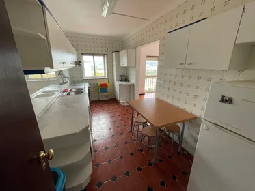 Stanza privata in R. da Volta das Calçadas, immagine 9 di 14