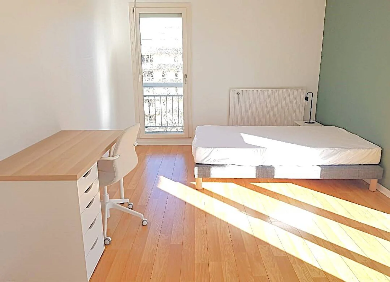 Helles und luftiges Studentenzimmer mit einfachem Zugang zur Universität in 