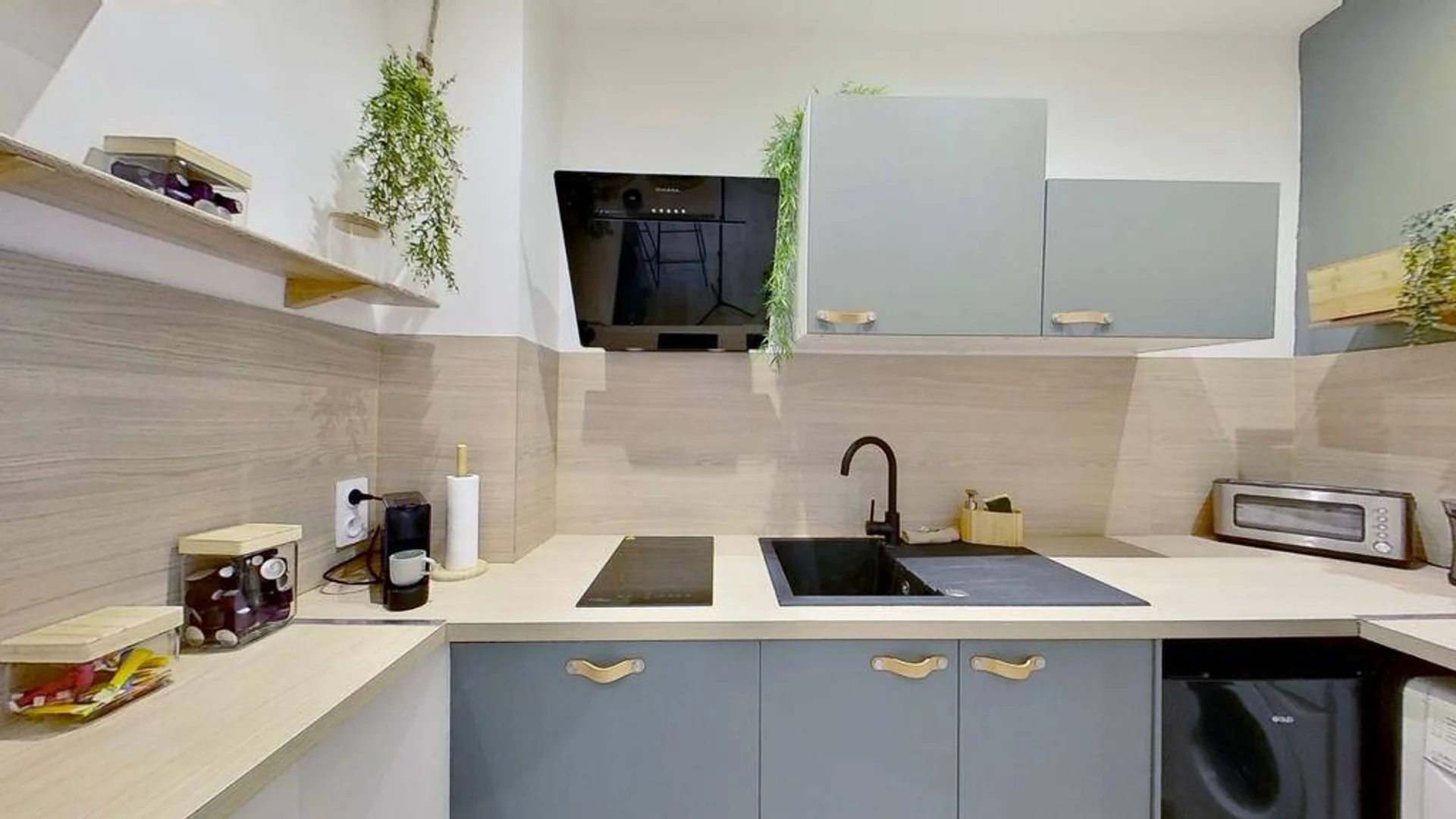 Economical student room with convenient location in 