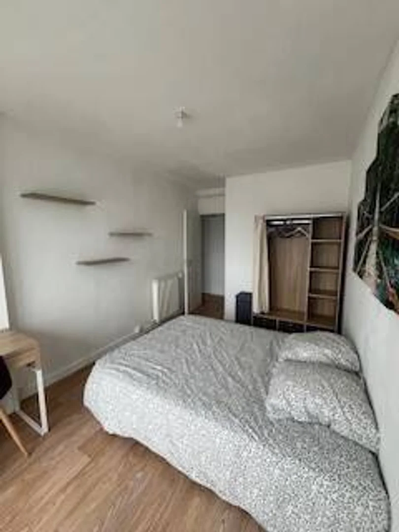 Zimmer in Studentenwohnung in  zu vermieten, voll möbliert
