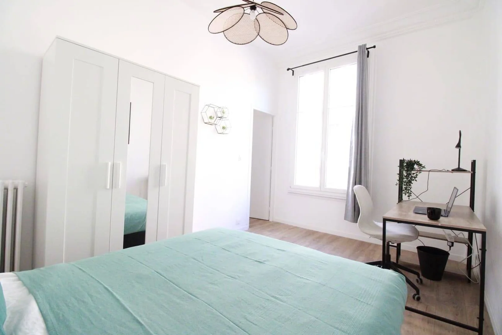 Student-friendly room in  with modern amenities