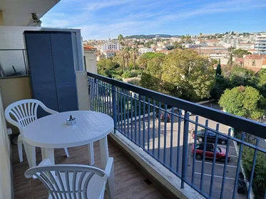 Private room at Cannes, 06400, image 1 of 10