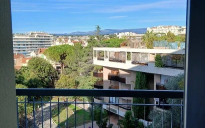Private room at Cannes, 06400, image 2 of 14
