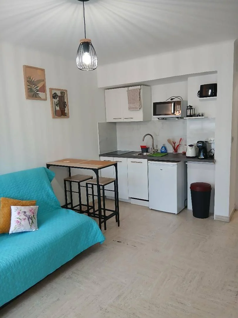 Room for rent in student apartment in , fully furnished