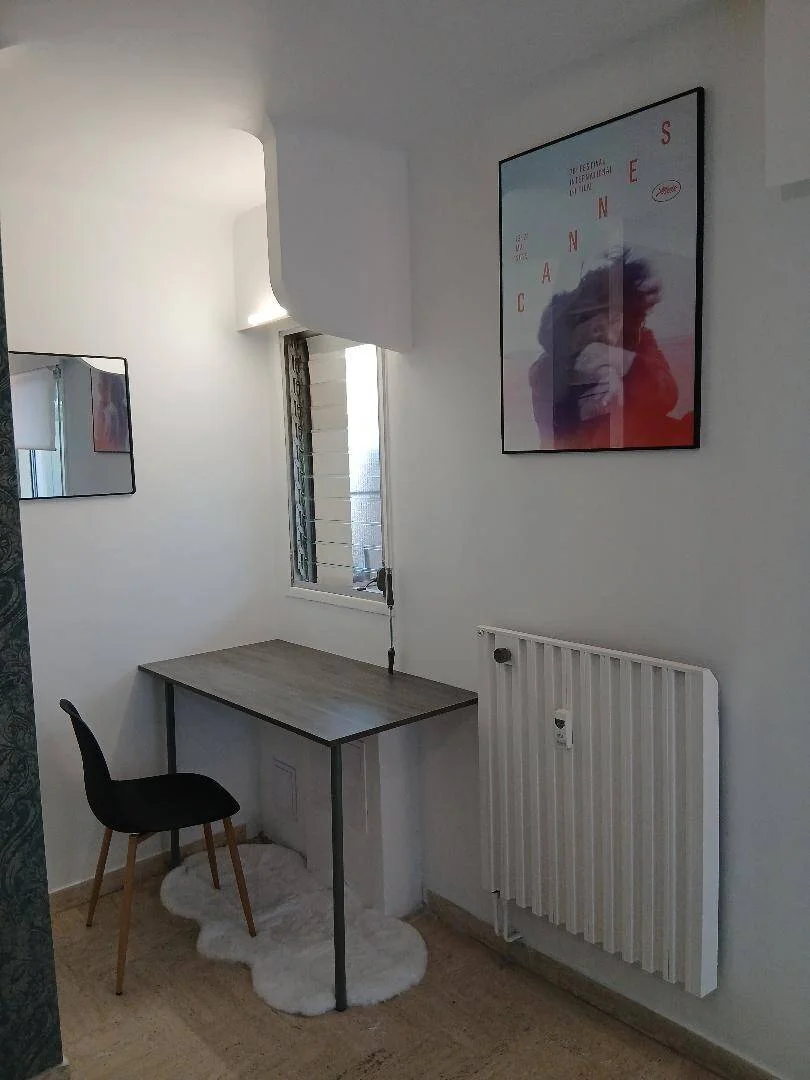 Functional student room perfect for studying in 