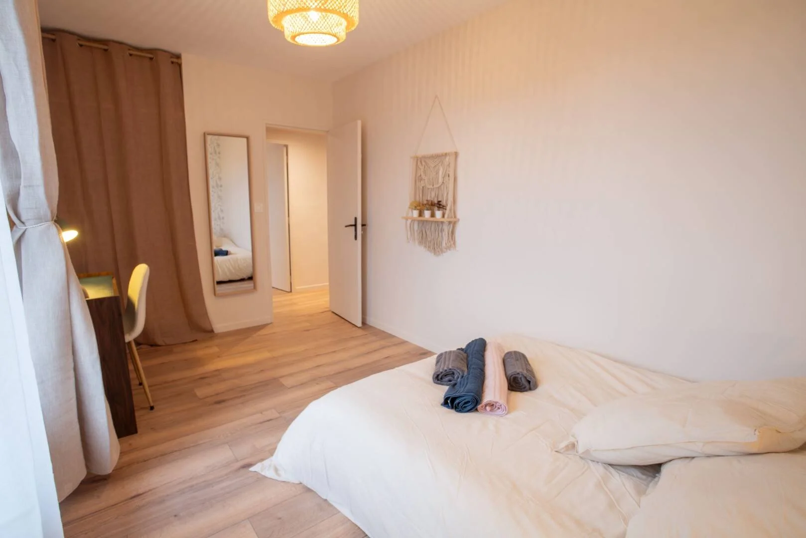 Affordable room for students with ample lighting in 