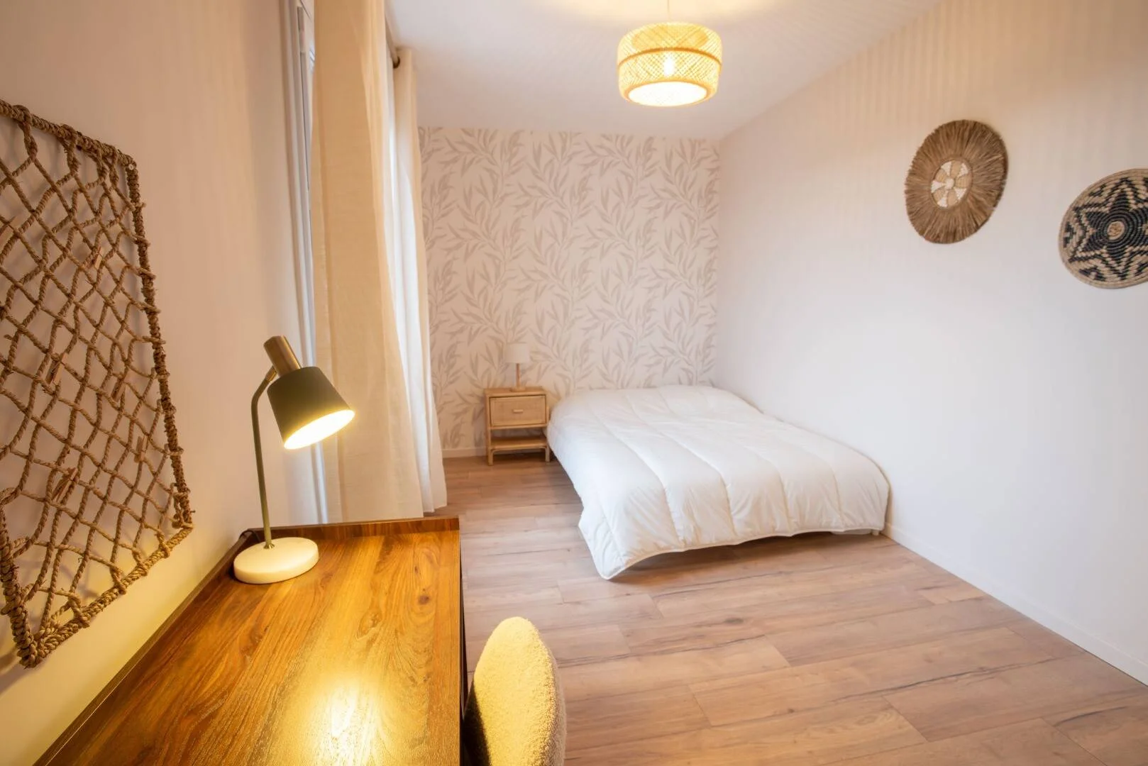 Affordable room for students with ample lighting in 