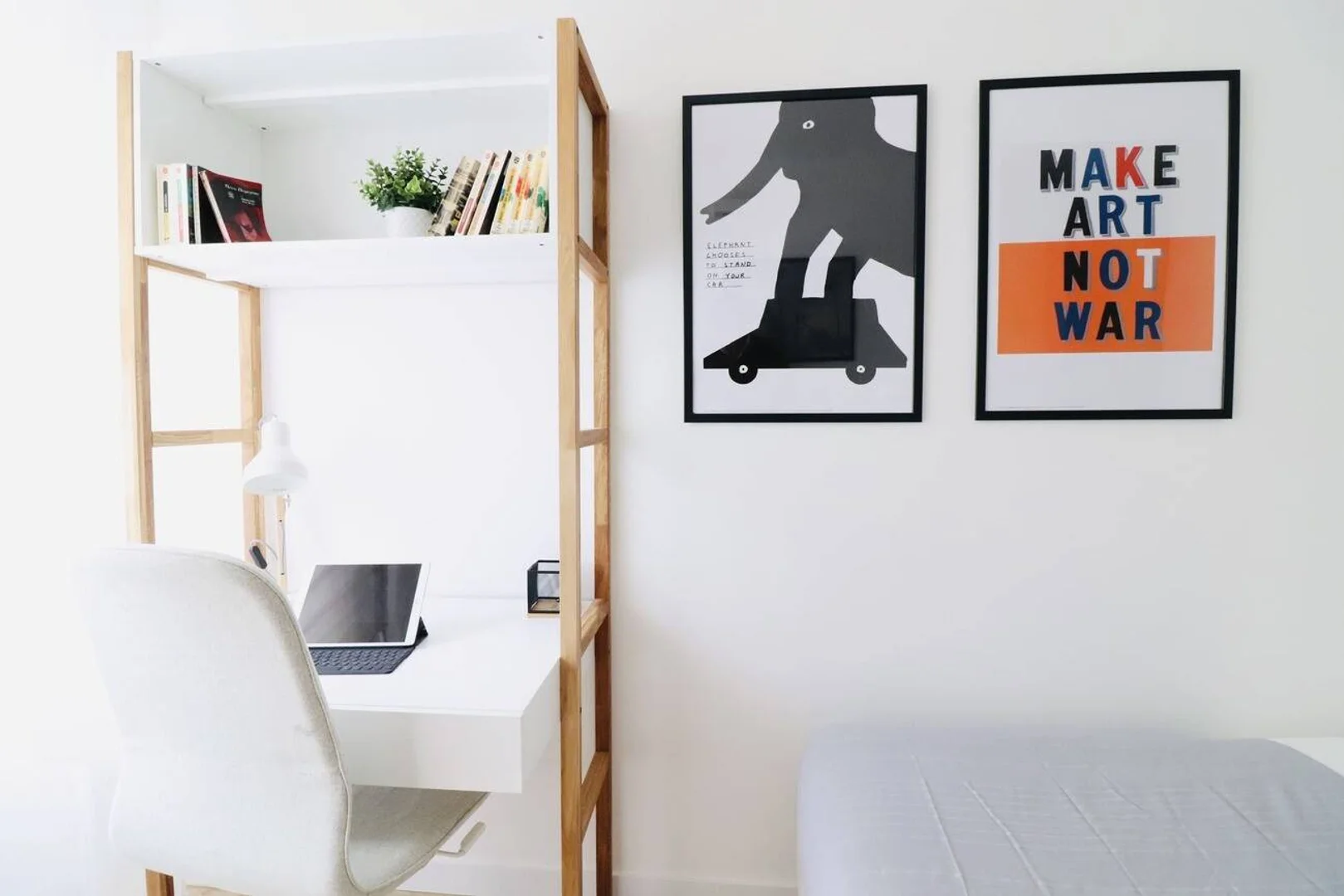 Chambre confortable pour étudiants disponible dans 