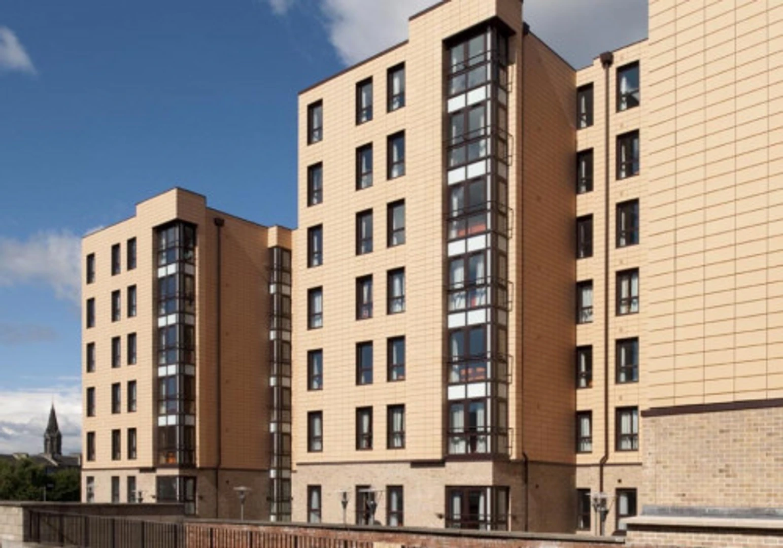 学生公寓房间出租，家具齐全