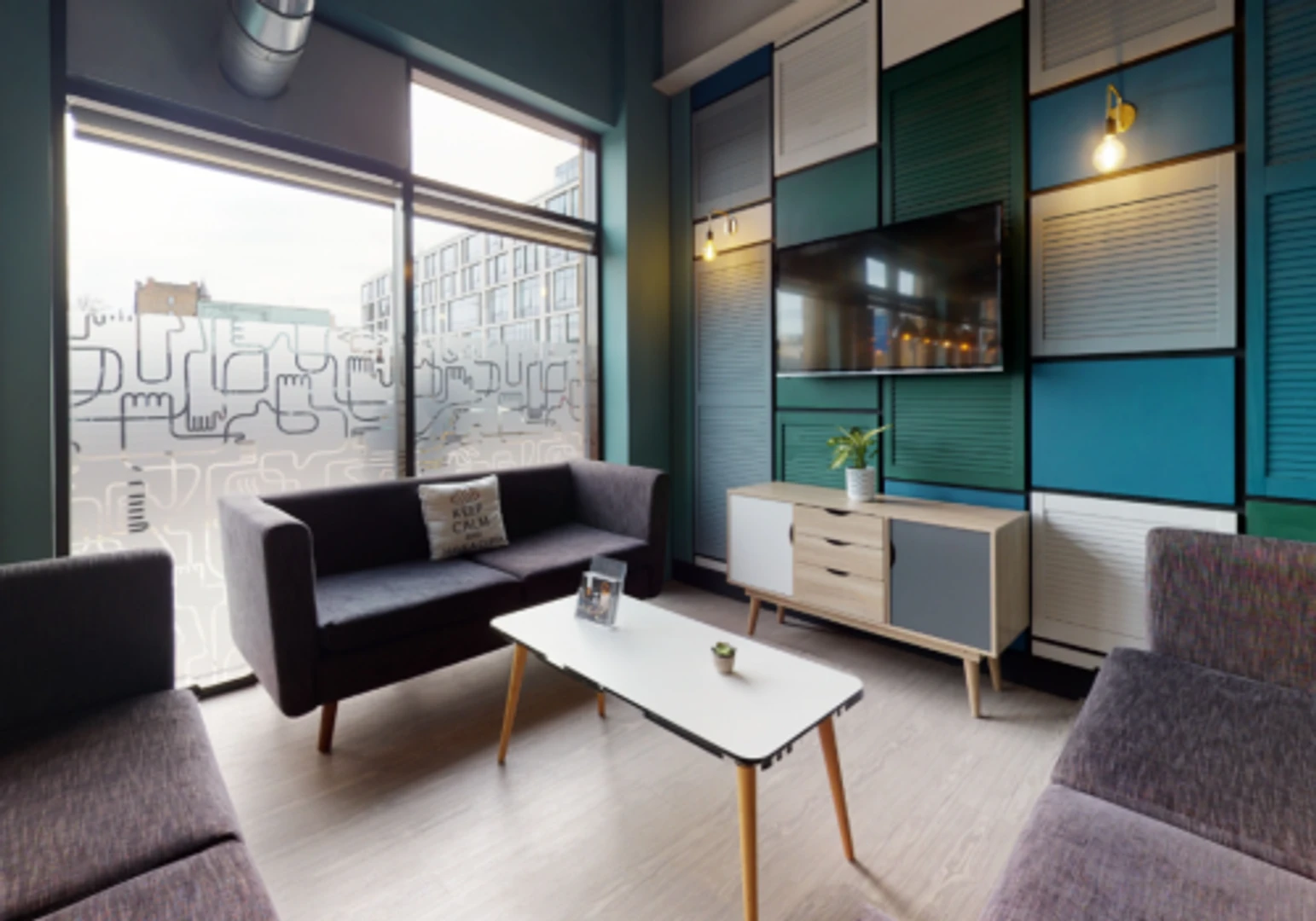 位于的学生公寓，配有学习区域和共用设施