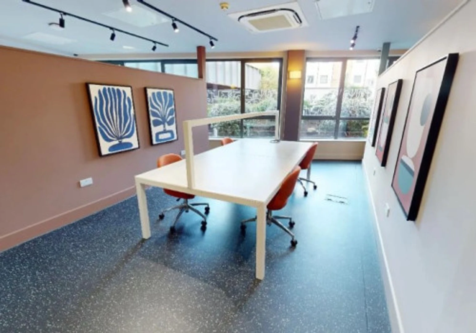 Student-friendly room in  with modern amenities