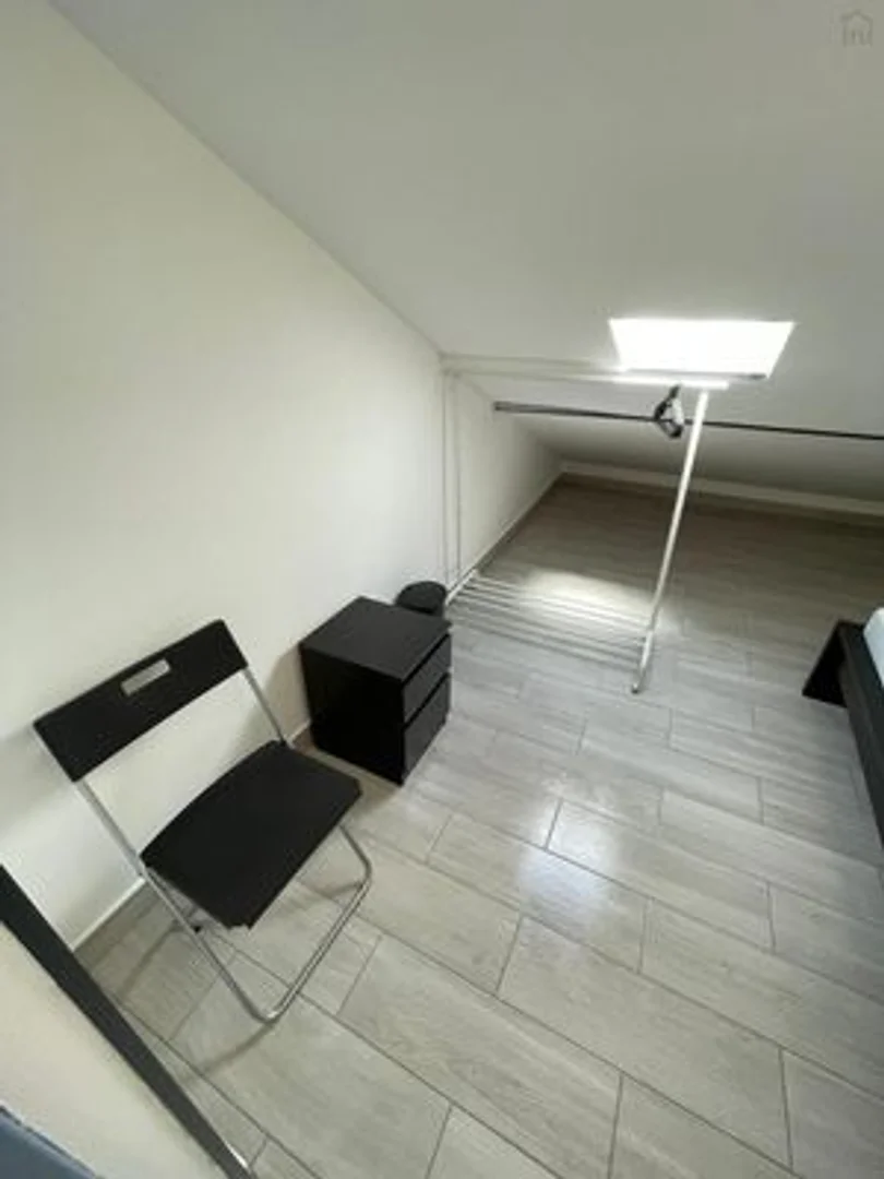 Chambre d'étudiant confortable et spacieuse dans 