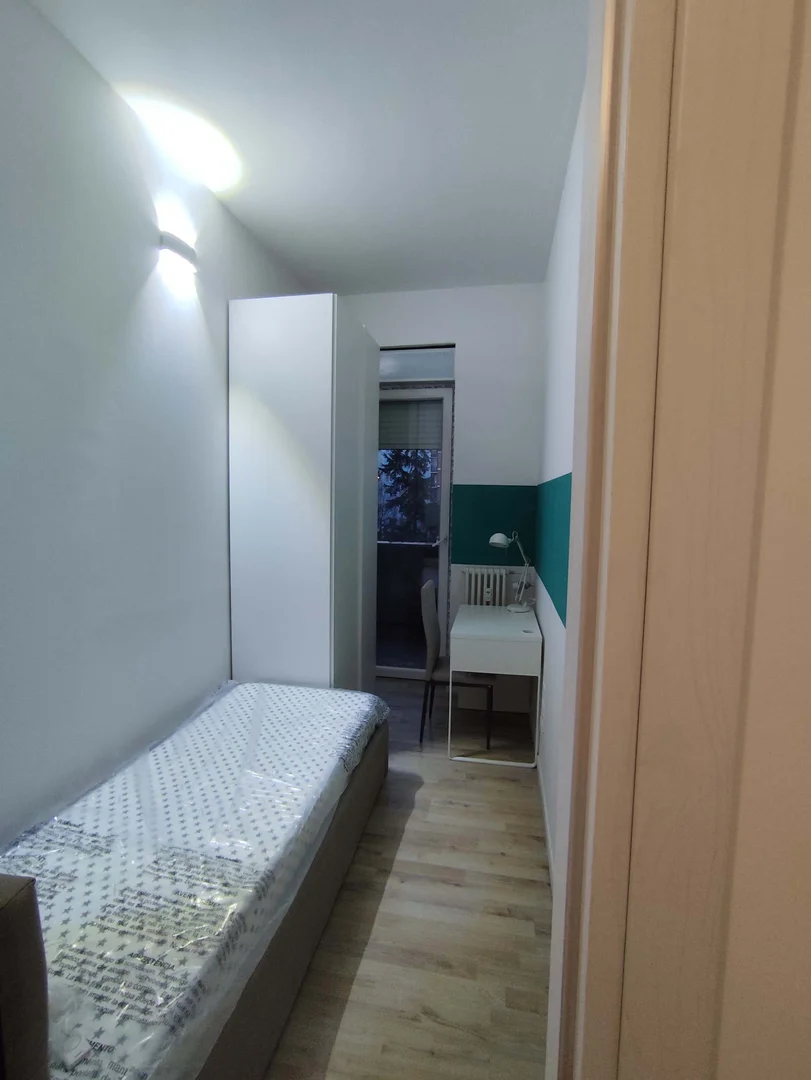 Habitación acogedora para estudiantes disponible en