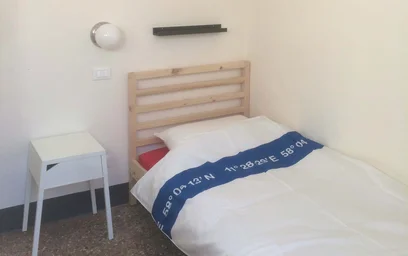 Chambre privée à Via S. Vitale, 40125 Bologna BO, Italy, image 1 de 20