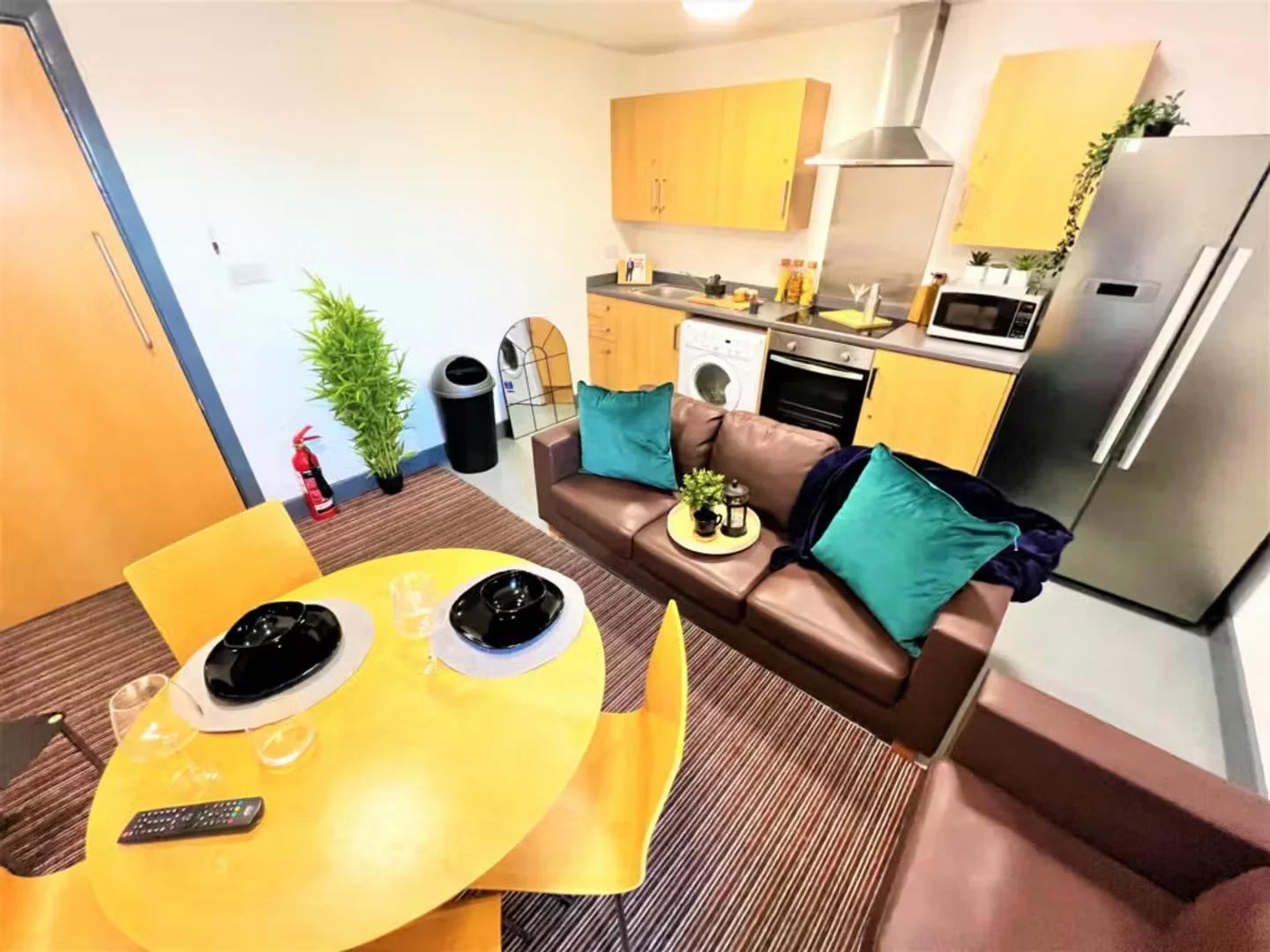 Quarto para alugar em apartamento de estudantes em , totalmente mobilado