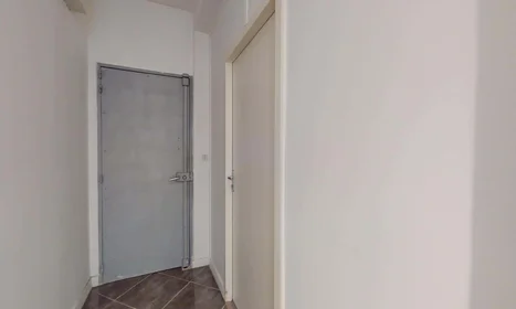Habitación privada en 9 Rue de l'Intendant le Nain, 86000 Poitiers, France, imagen 11 de 17