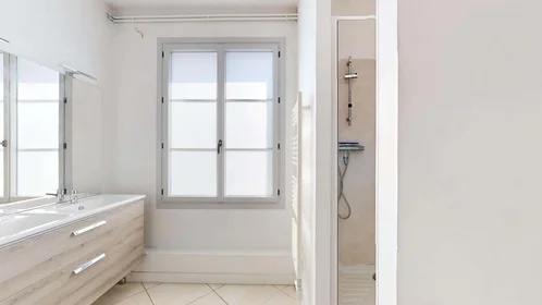 Habitación privada en 9 Rue de l'Intendant le Nain, 86000 Poitiers, France, imagen 14 de 17