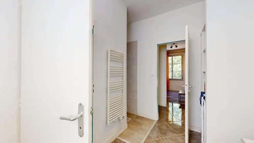 Habitación privada en 9 Rue de l'Intendant le Nain, 86000 Poitiers, France, imagen 13 de 17