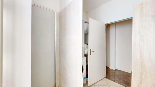 Habitación privada en 9 Rue de l'Intendant le Nain, 86000 Poitiers, France, imagen 15 de 17