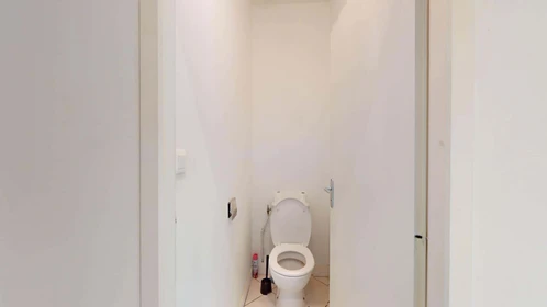 Habitación privada en 9 Rue de l'Intendant le Nain, 86000 Poitiers, France, imagen 16 de 17