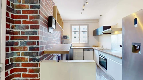 Habitación privada en 9 Rue de l'Intendant le Nain, 86000 Poitiers, France, imagen 8 de 17