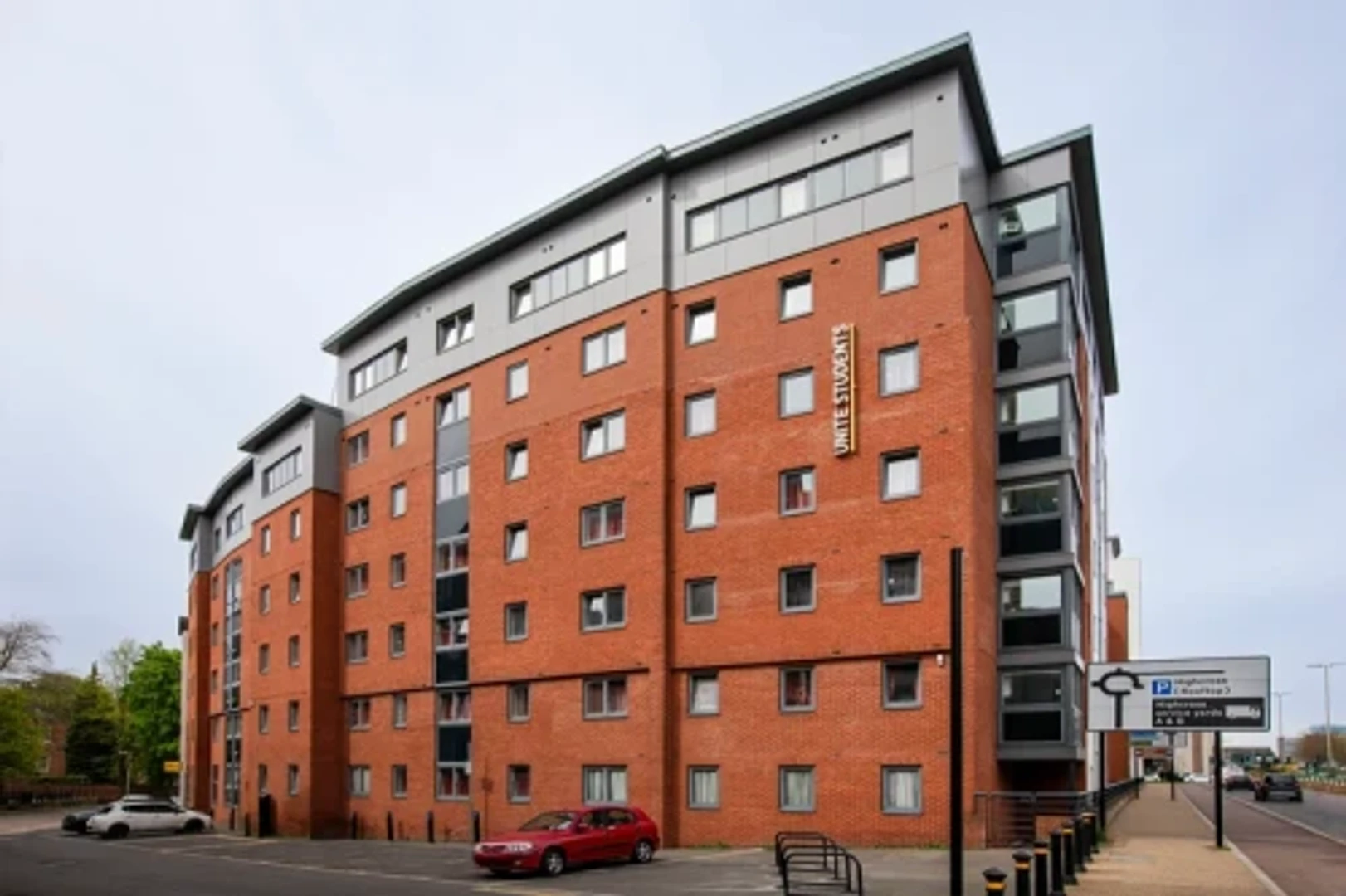 Economical student room with convenient location in 