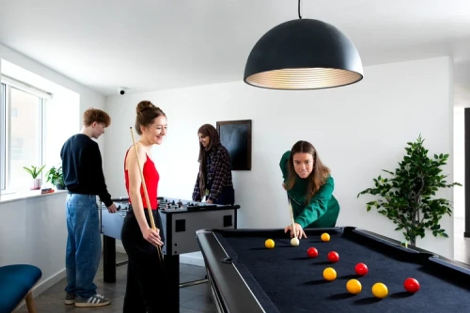 Bright and airy student room with easy university access in 