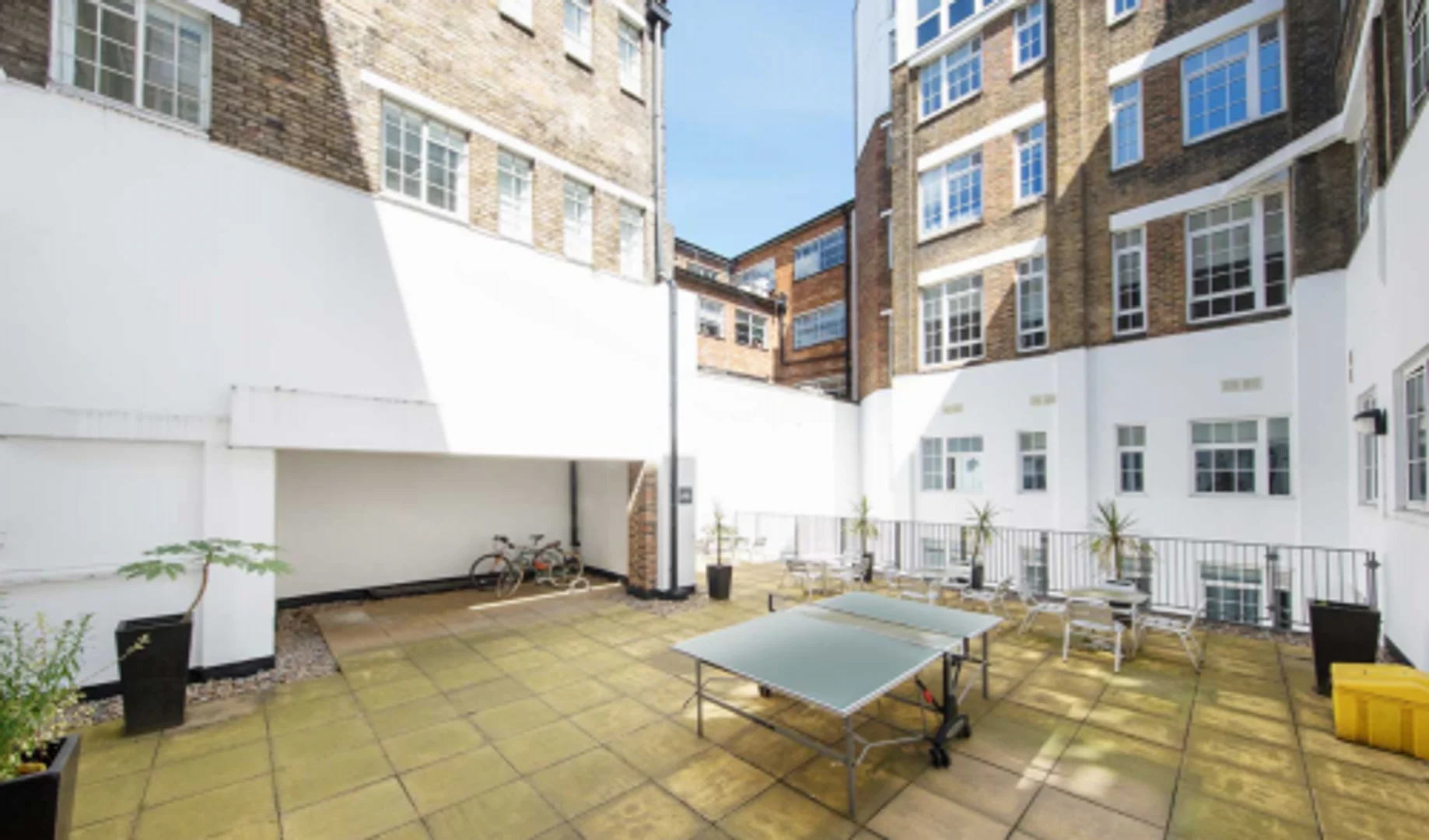 Budget-friendly student room close to campus in 