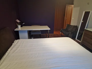 Chambre privée à Av. Congresso Oposição Democrática, 3800 Aveiro, Portugal, image 4 de 11